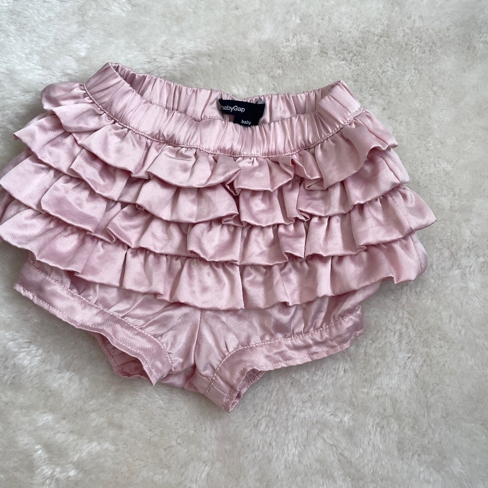 Baby Gap pink ruffled shorts // 2921